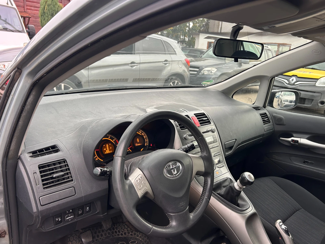 Toyota Auris 1.3i EURO 5 - автомобили, коли, обяви за нови и употребявани 10