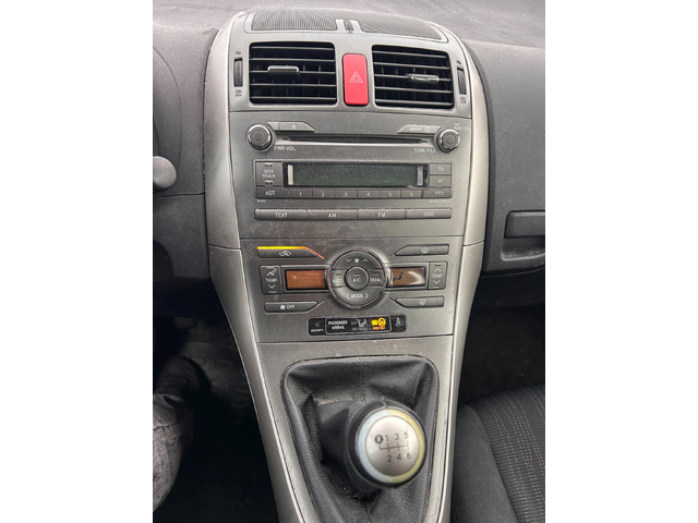 Toyota Auris 1.3i EURO 5 - автомобили, коли, обяви за нови и употребявани 11