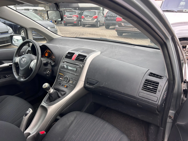 Toyota Auris 1.3i EURO 5 - автомобили, коли, обяви за нови и употребявани 9
