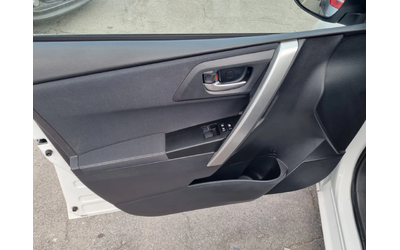 Toyota Auris 1.8i HYBRID - автомобили, коли, обяви за нови и употребявани 11