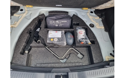 Toyota Auris 1.8i HYBRID - автомобили, коли, обяви за нови и употребявани 14