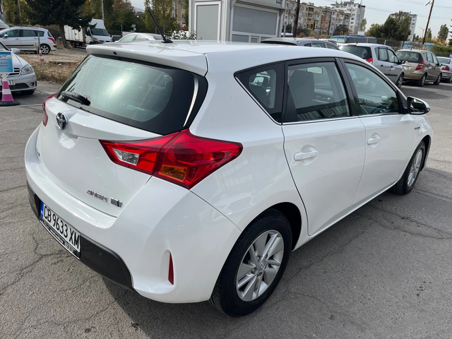 Toyota Auris 1.8i HYBRID - автомобили, коли, обяви за нови и употребявани 5