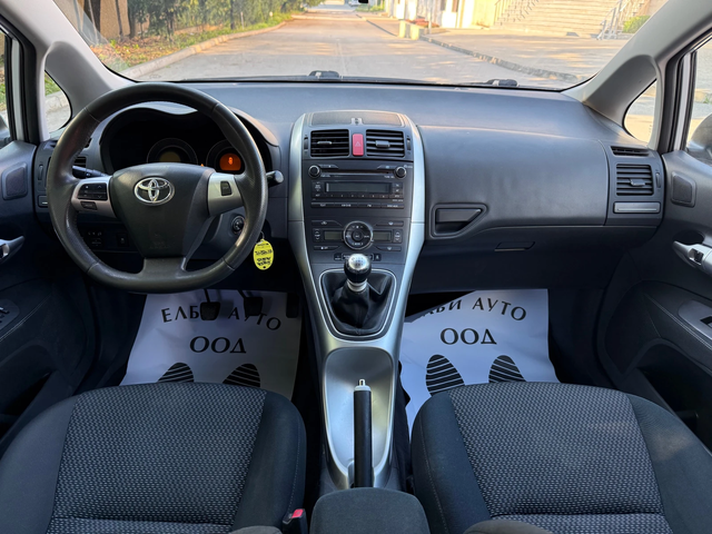 Toyota Auris 2.0 D4D - автомобили, коли, обяви за нови и употребявани 10