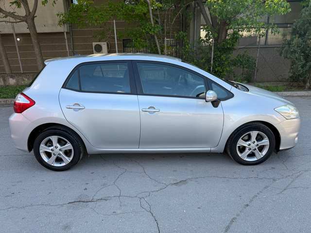 Toyota Auris 2.0 D4D - автомобили, коли, обяви за нови и употребявани 4