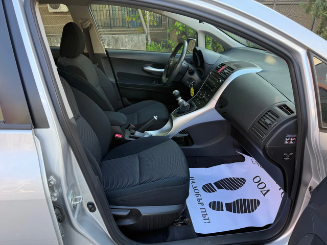 Toyota Auris 2.0 D4D - автомобили, коли, обяви за нови и употребявани 9