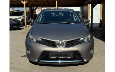 toyota-auris - 1