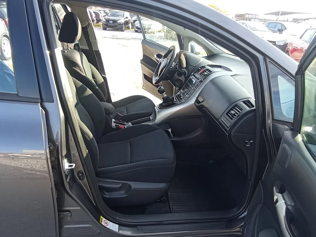 Toyota Auris 2.0D4D, 126кс - автомобили, коли, обяви за нови и употребявани 5