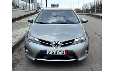 toyota-auris - 1