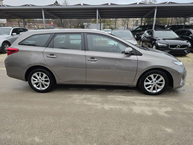 Toyota Auris 1.4d 90к.с 159хил.км. - автомобили, коли, обяви за нови и употребявани 6