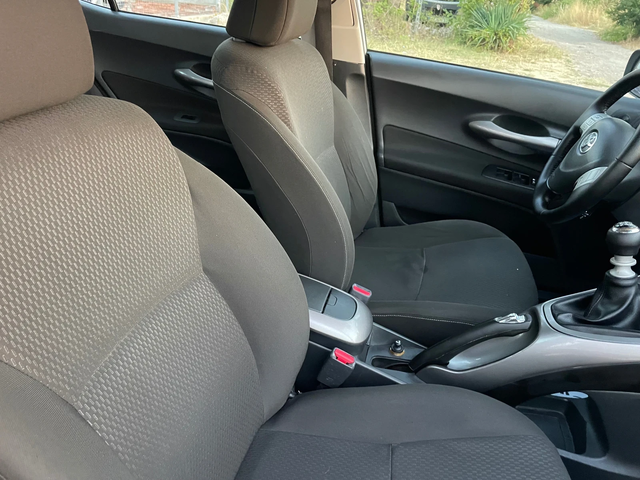 Toyota Auris 2.0d4d-126-ITALIA - автомобили, коли, обяви за нови и употребявани 5