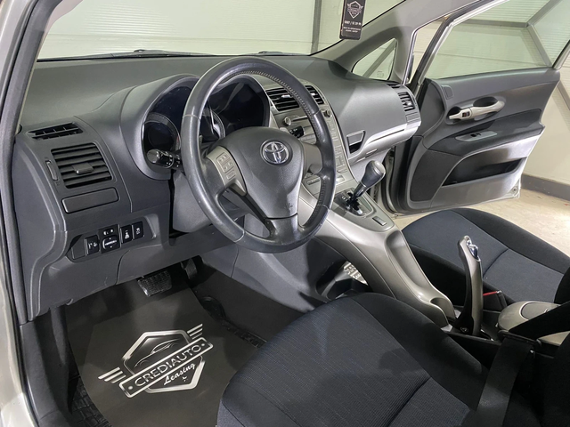 Toyota Auris 1.4 D-4D 90hp - автомобили, коли, обяви за нови и употребявани 6