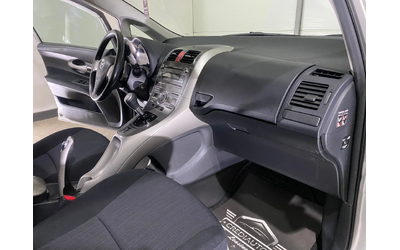 Toyota Auris 1.4 D-4D 90hp - автомобили, коли, обяви за нови и употребявани 8