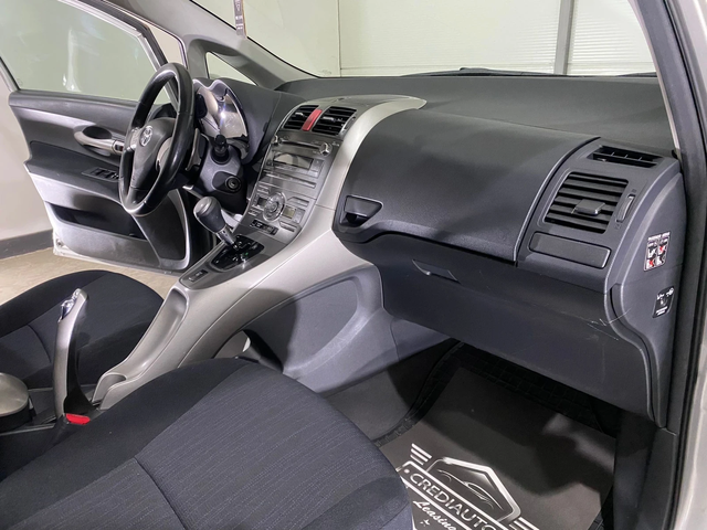 Toyota Auris 1.4 D-4D 90hp - автомобили, коли, обяви за нови и употребявани 8