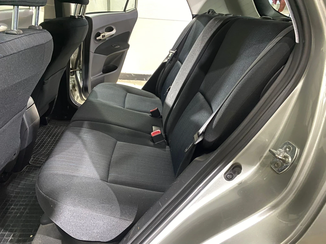 Toyota Auris 1.4 D-4D 90hp - автомобили, коли, обяви за нови и употребявани 9