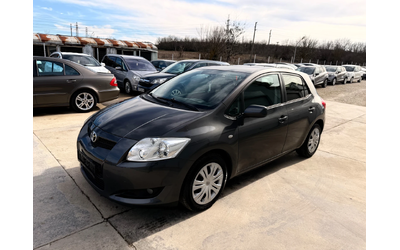 toyota-auris - 1