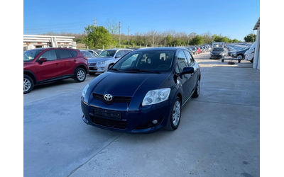 toyota-auris - 1
