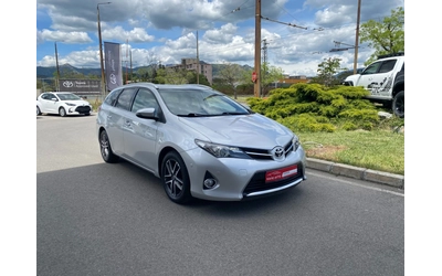 toyota-auris - 0