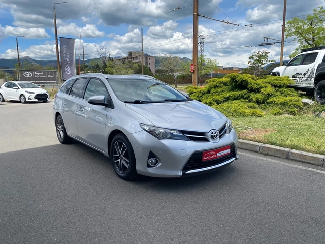 Toyota Auris 2.0D-4D 6MT - автомобили, коли, обяви за нови и употребявани 0