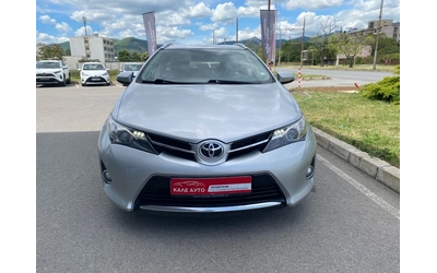 toyota-auris - 1
