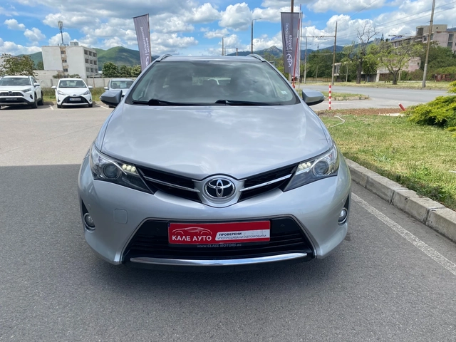Toyota Auris 2.0D-4D 6MT - автомобили, коли, обяви за нови и употребявани 1