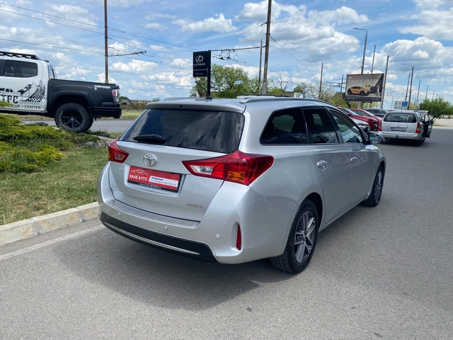 Toyota Auris 2.0D-4D 6MT - автомобили, коли, обяви за нови и употребявани 3