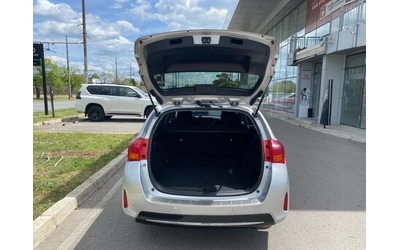 Toyota Auris 2.0D-4D 6MT - автомобили, коли, обяви за нови и употребявани 7