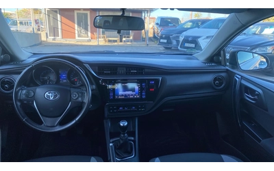 Toyota Auris 1.2T MT - автомобили, коли, обяви за нови и употребявани 9