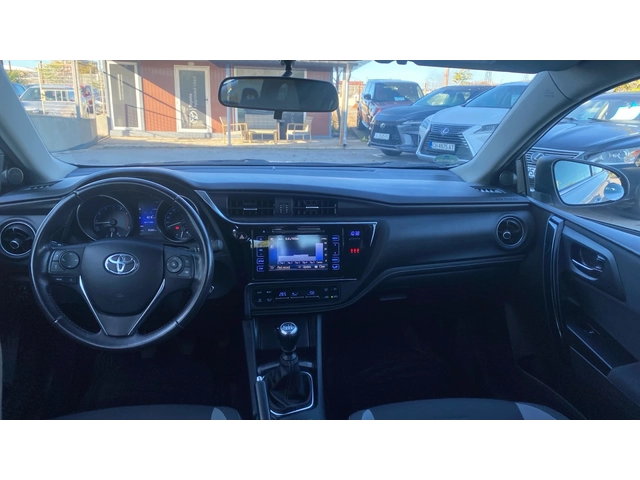 Toyota Auris 1.2T MT - автомобили, коли, обяви за нови и употребявани 9