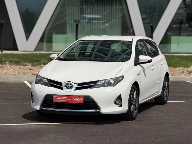 Toyota Auris 1.8Hybrid Серв.история Лизинг през Уникредит159 ев - автомобили, коли, обяви за нови и употребявани 0