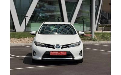 toyota-auris - 1