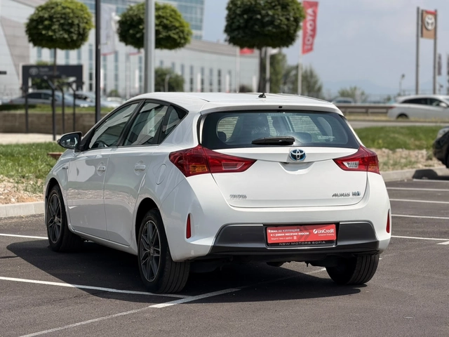 Toyota Auris 1.8Hybrid Серв.история Лизинг през Уникредит159 ев - автомобили, коли, обяви за нови и употребявани 4