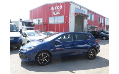 toyota-auris - 1