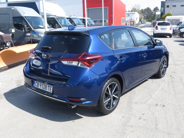 Toyota Auris 1, 2 - автомобили, коли, обяви за нови и употребявани 3