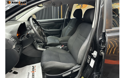 toyota-avensis-1-8i-129-k-s - 4