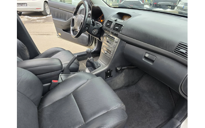 Toyota Avensis 2.0 BENZ - автомобили, коли, обяви за нови и употребявани 12