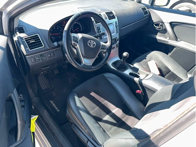 Toyota Avensis 2.0D-4D - автомобили, коли, обяви за нови и употребявани 4