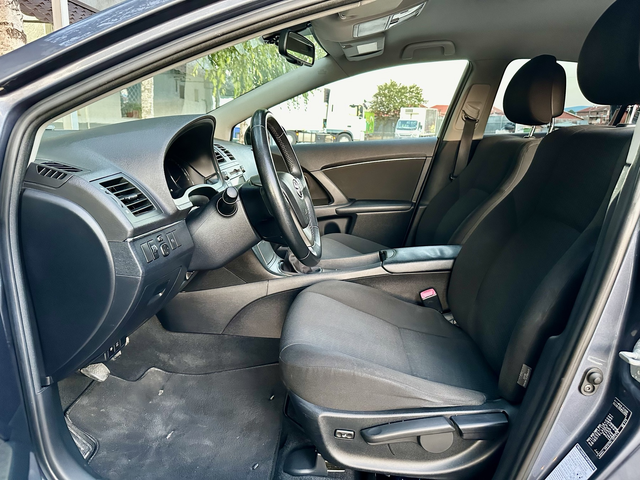 Toyota Avensis 2.0 - автомобили, коли, обяви за нови и употребявани 6