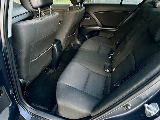 Toyota Avensis 2.0 - автомобили, коли, обяви за нови и употребявани 7