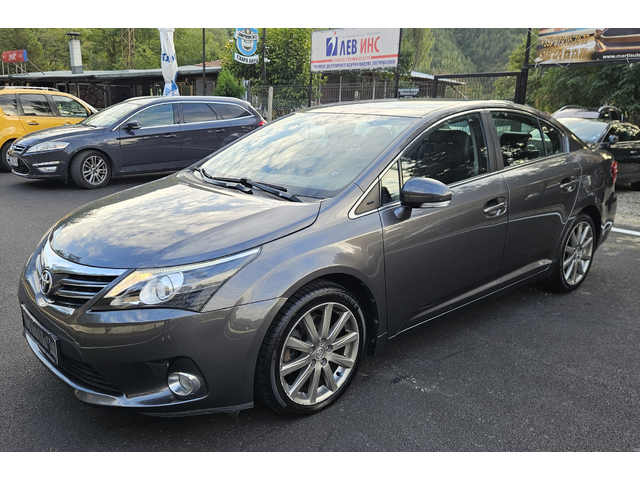 Toyota Avensis 2.2 D4D - автомобили, коли, обяви за нови и употребявани 4