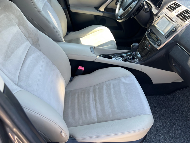 Toyota Avensis 2.2 D - автомобили, коли, обяви за нови и употребявани 10