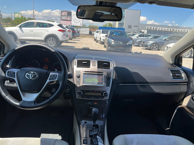 Toyota Avensis 2.2 D - автомобили, коли, обяви за нови и употребявани 13
