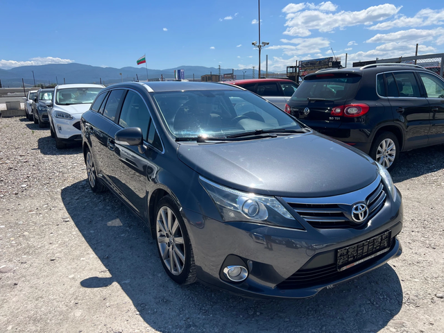 Toyota Avensis 2.2 D - автомобили, коли, обяви за нови и употребявани 2