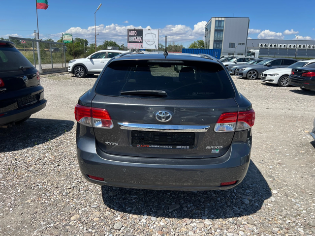 Toyota Avensis 2.2 D - автомобили, коли, обяви за нови и употребявани 5