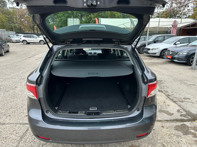 Toyota Avensis 2.0 D - автомобили, коли, обяви за нови и употребявани 10