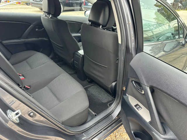 Toyota Avensis 2.0 D - автомобили, коли, обяви за нови и употребявани 11