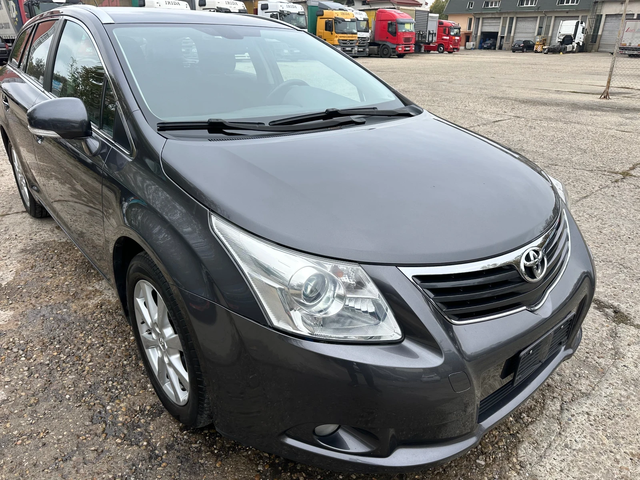 Toyota Avensis 2.0 D - автомобили, коли, обяви за нови и употребявани 2