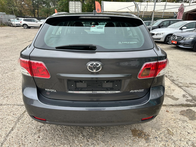 Toyota Avensis 2.0 D - автомобили, коли, обяви за нови и употребявани 5