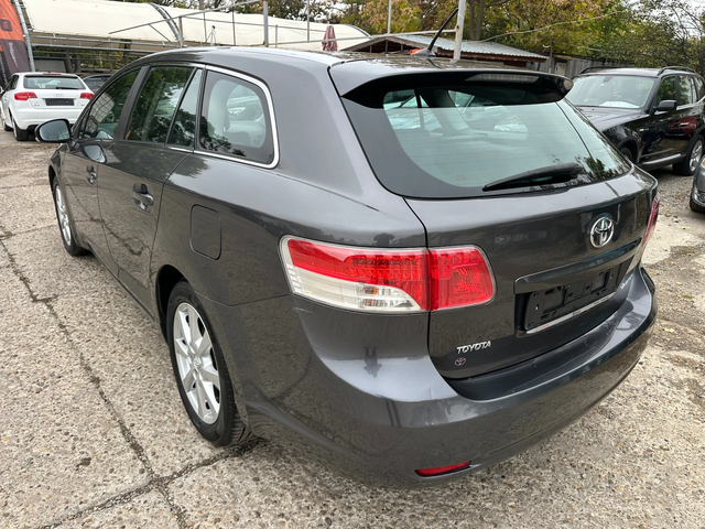 Toyota Avensis 2.0 D - автомобили, коли, обяви за нови и употребявани 6
