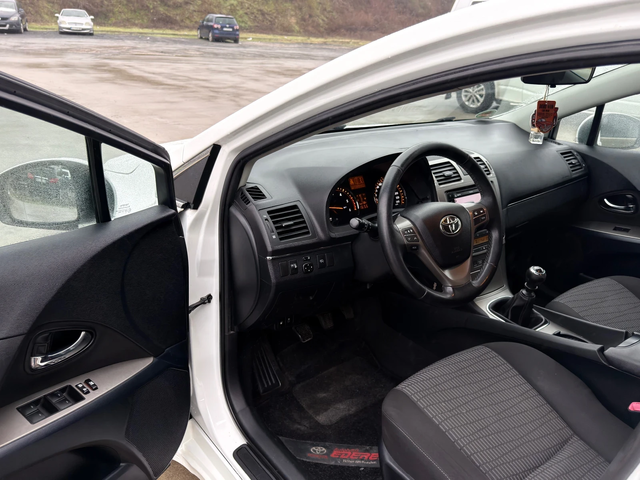 Toyota Avensis D4d - автомобили, коли, обяви за нови и употребявани 12