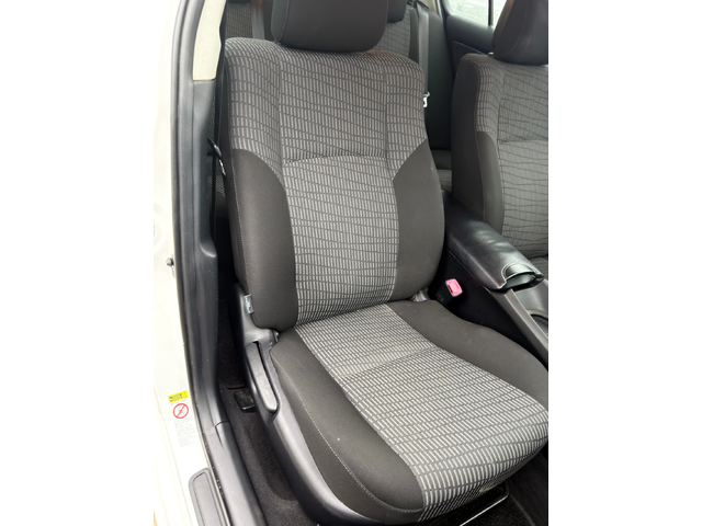 Toyota Avensis D4d - автомобили, коли, обяви за нови и употребявани 8